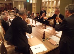 �����ו�̉����Ŋ��t����F���L�u�̉�̃����o�[