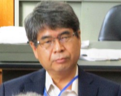 �u�F�{�̒��S�X�͓��₩�v�ƌ��c����������