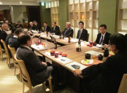 �F�{�n�k����̕����Ȃǂ�b���������o�ϐl���k��