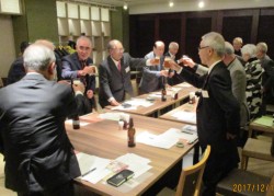 1�N��U��Ԃ��āA���t����F���L�u�̉���