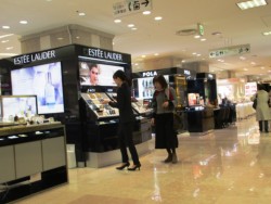 売上高は前々期を上回る業績で推移 鶴屋百貨店の関浩副社長 デジカメレポート くまもと経済