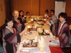 ���t���A�a�H�̃R�[�X�������y���ޏ����E�Ƒ�7�l