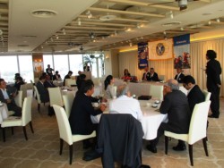 �F�{�L���j�X�N���u�́u�S�����񍐉�v