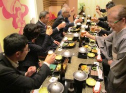 �������(�E)�̉����Ŋ��t������s�ψ���̏o�Ȏ�