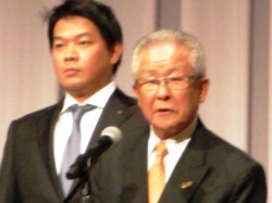 �u����ɎЋƂ̔��W�ɓw�߂����v�Ɗ≺��B���͎В�