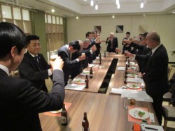 ���t����18�l�̌o�ϐl