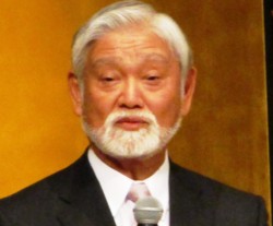 �u�V�����ƂȂ�A�V������}����v�ƌ��b���\����