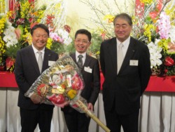 �Q���(����)�Ǝʐ^�Ɏ��܂�R�{�В�(��)�Ɩx�В�