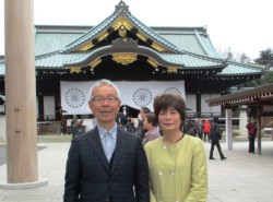 �����_�ЂɎQ�q���������ו�ƍȁE�Ŏq(���j�B�e)