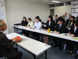 �V���Ј����O�ɉ�Е��j��������鏼���ו�(��)