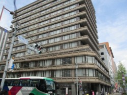 �����{�S���̐V�{�ЁE�����Z���^�[�r��(�w�O3����)