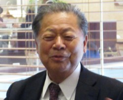 �u�n�E�X�e���{�X�ƃf�B�Y�j�[�ɘA��čs�����v�ƏZ�i�