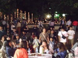 �吨�̎s�����l�߂������u���U�E�݂�������v