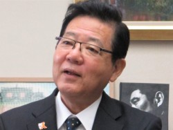 �u���N�͊X�̓��킢�Â��肪�i�񂾁v�ƌ��k�������s��