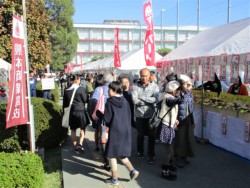 �������q�œ��키�F���f�p�[�g(32���)