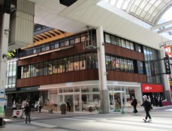 24���ɕ����I�[�v���������ؗ����̍g�������ʖ{�X