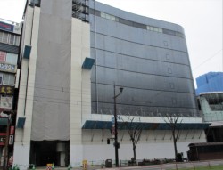 ��̍H�����̎O�z�r��(�F�{�p���R���������Ă���)