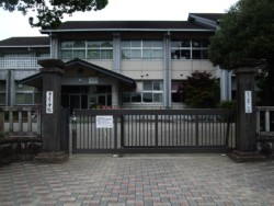 ����̑�̑�n�ɂ���u�������w�Z�v