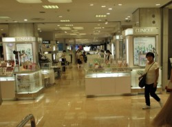 今年前半の売上高は前年の68 鶴屋百貨店の関浩副社長 デジカメレポート くまもと経済