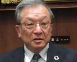 �u���{�X�r���̍ĊJ���ɒ��肵���v�ƒJ��_���В�