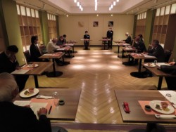 �Z�i�F�����������14�l���o�Ȃ����L�u�̉�