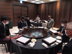 �u����t�v�ŉ�c�E���k����u�ӂ������o�ρv�̊����Ј�