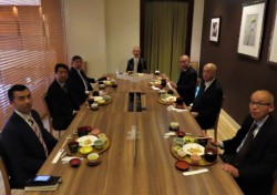 OK[fzeŊJu܂ƌoρv̊k