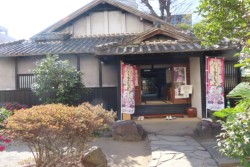 �F�{�s������������ɂ��鏬�򔪉_�̋���