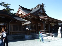 ���h�s��{���ɂ��鈢�h�_�ЁB2000�N�ȏ�̗��j�����Ƃ���