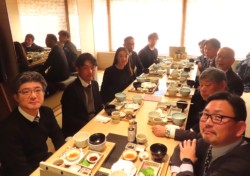 �Ɛт�v���C�x�[�g�Ȋ����ŁA�ӌ����������銲���Ј�(10�l)