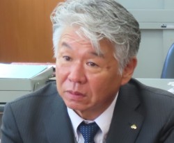 �u�F�{�̊F�l�̂����ɗ��������v�ƕ������q�ׂ�x�V���_�В�