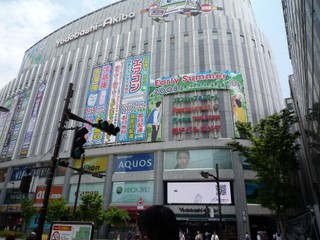 ���h�o�V�A�L�o�͓d�C�X�Ɨ���Ă��邽�߁A�Q�j�P���[�������Đl�̗��ꂪ�ł����B