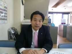 �������̑�Q�e�̍Ղ���v�悷��r�؏͔��O���c