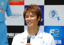 �T�b�J�[��ʂ����l�Ԍ`�����肢�A�q������������