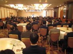 ������OB���W�܂����u�c���m�v20���N�L�O�u����ƌ𗬉�