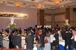 ��R�U�O�l�̃��N�T�X�I�[�i�[�炪�Q������