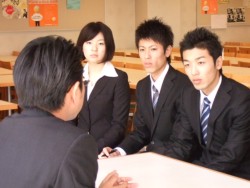 �^���ȕ\��Řb�𕷂��w����