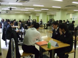 ��������̊�ƂƊw���œ��키