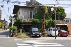 �F�{�s�V���~�ɂ��铯�X�B�傫�ȃg�[�e���|�[�����ڈ�