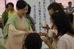 �i�s�a���藷�كz�e���A���F�{�x���E��������{�����ό��q�����ĂȂ������B�����h���{�݂̏������A�ό��q��ɂ����Ƙa�َq��U�镑����