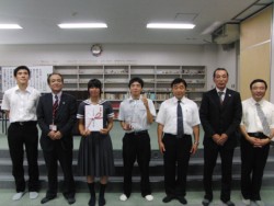 �X���P���̑��掮�ł͋L�O�̏��Ɗ����������Ƃ��ĂR�O���~�𑡒�