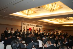 �����͖�220�l�̐V�������o�ȁB�S���̖��O���Ăю��߂���n����