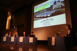 �V���|�W���E���͌ߑO�P�O������ߌ�T���R�O���܂ő����̃p�l���[�������čs��ꂽ