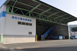 �@�����������{�݂ł͂P���W���ԉғ��Ŗ�18�g���̋@��������j��