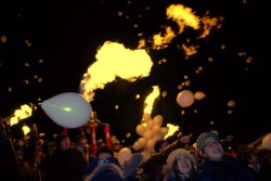 13��ڂōŌ�ƂȂ������h�N���X�}�X�E�o���[���t�F�X�e�B�o���B�����̂��߁u�o���[���C�����[�W�����v�͒��~�ɁB