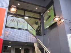 �V�����[�ʂ艈���̃t�^�r���Q�K�ɃI�[�v��