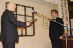 2��18���̕\�����Ő���i���j����\��������鏬�}���В�