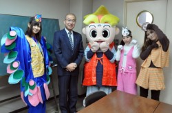 ���Ђ����L�����o�����ƋL�O�B�e���钆���q�j�{���В�