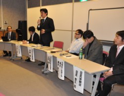 �utwitter��ʂ��Đ���ւ̈ӌ��𔧂Ŋ������v�Ƙb���،��݂̂鎁