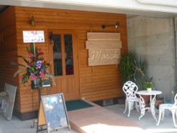 �@�l�����ړ]����March�B�u�R�������ɂ����v�Ƃ����O�ρB